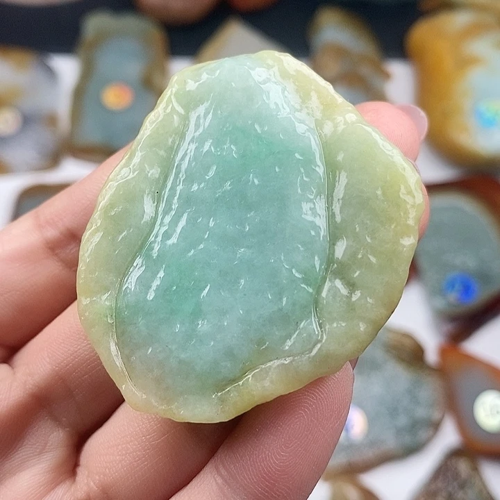 颈饰未镶嵌翡翠天然