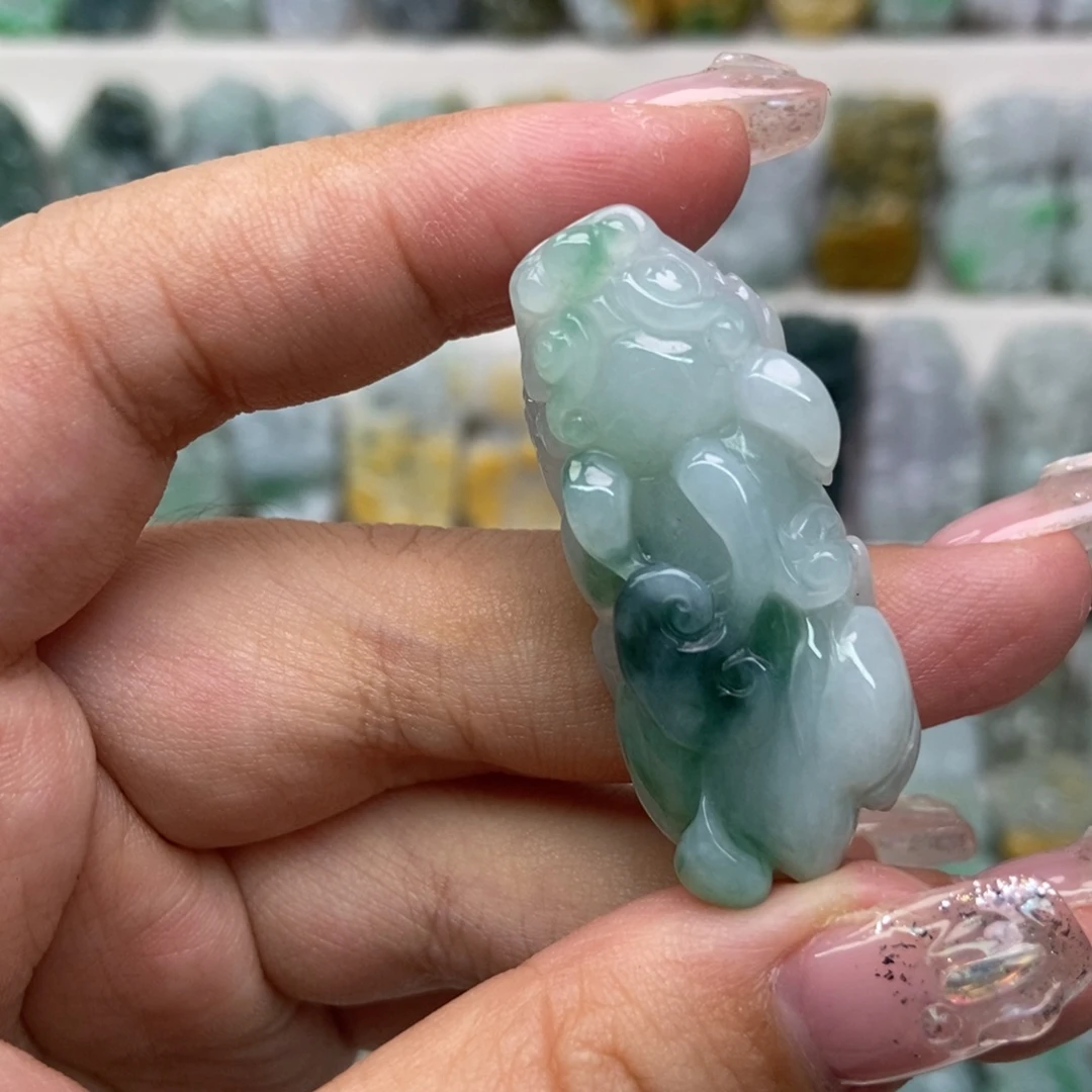 翡翠未镶嵌吊坠(赠链)