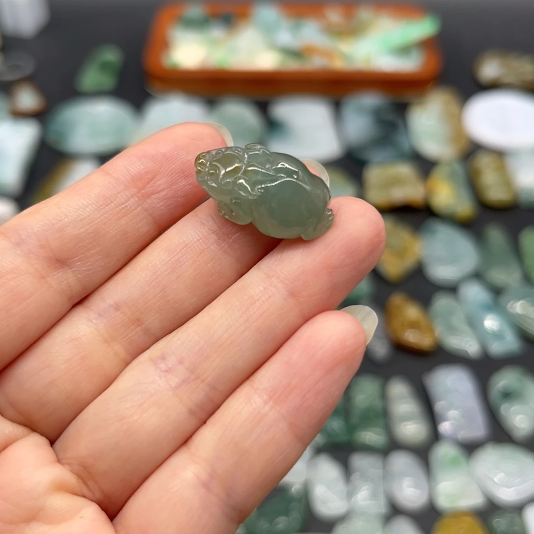 颈饰未镶嵌翡翠金蟾