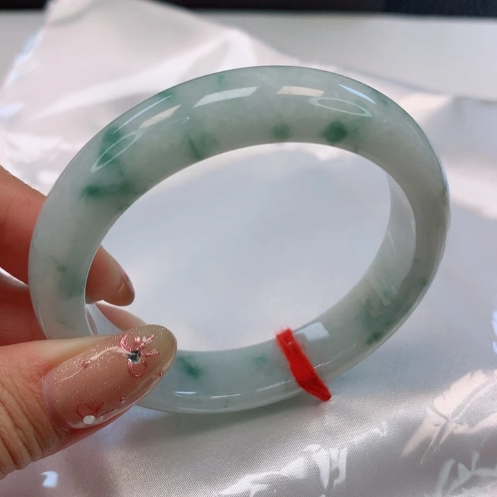 翡翠手镯未镶嵌53圈