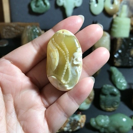 蛇纹石玉未镶嵌颈饰