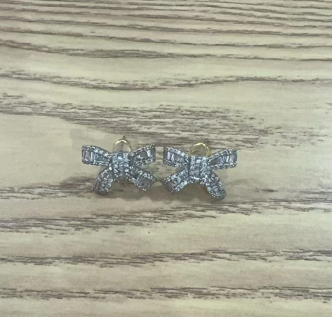 04069白色蝴蝶结耳钉