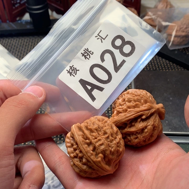 吊坠文玩核桃红锦鲤