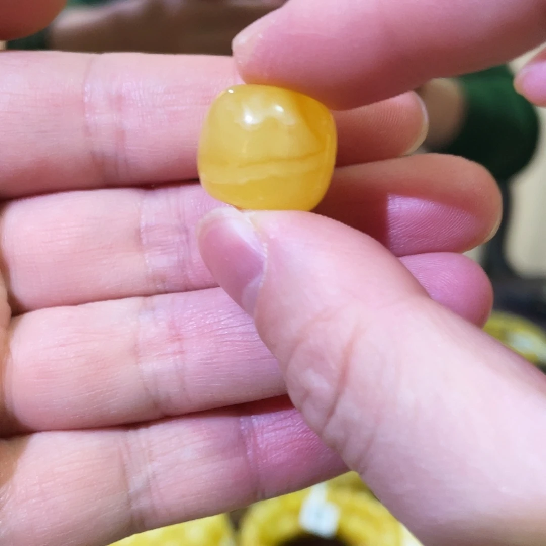琥珀未镶嵌颈饰2.5g
