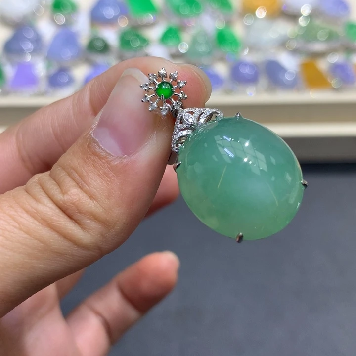 翡翠颈饰18K金镶嵌翡翠