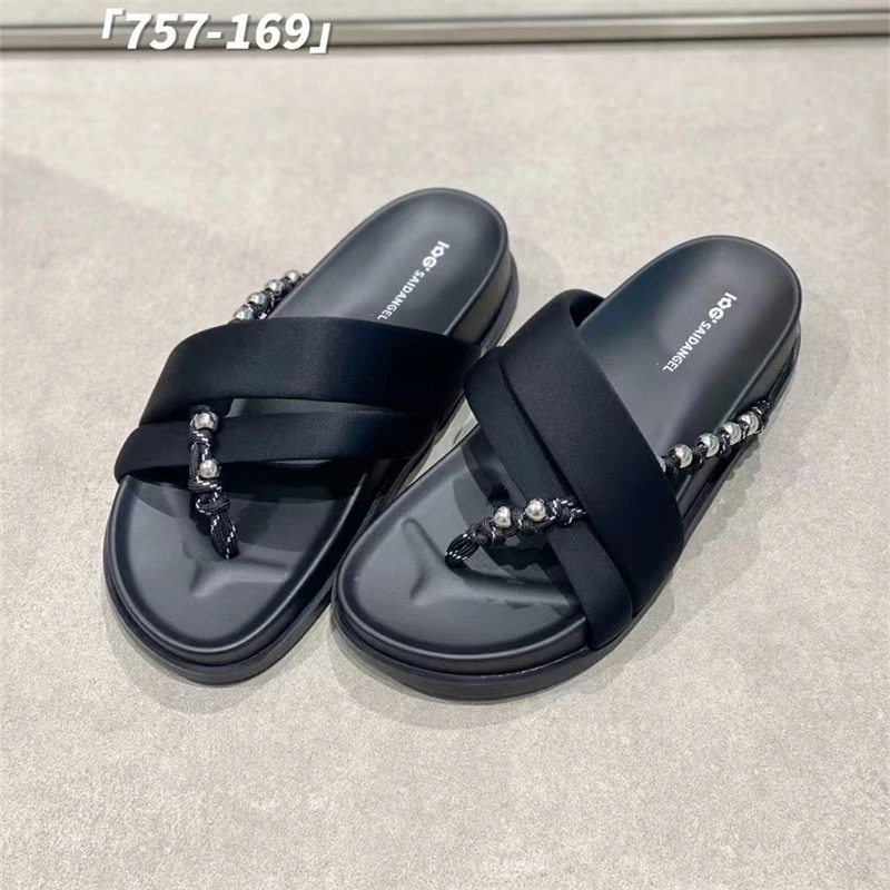 2025夏季新款网红厚底水钻人字拖鞋女外穿百搭休闲时尚沙滩鞋