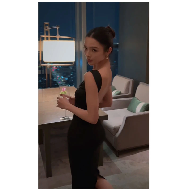 纯欲露背低胸吊带连衣裙女装夏季海边度假气质收腰开叉包臀长裙子