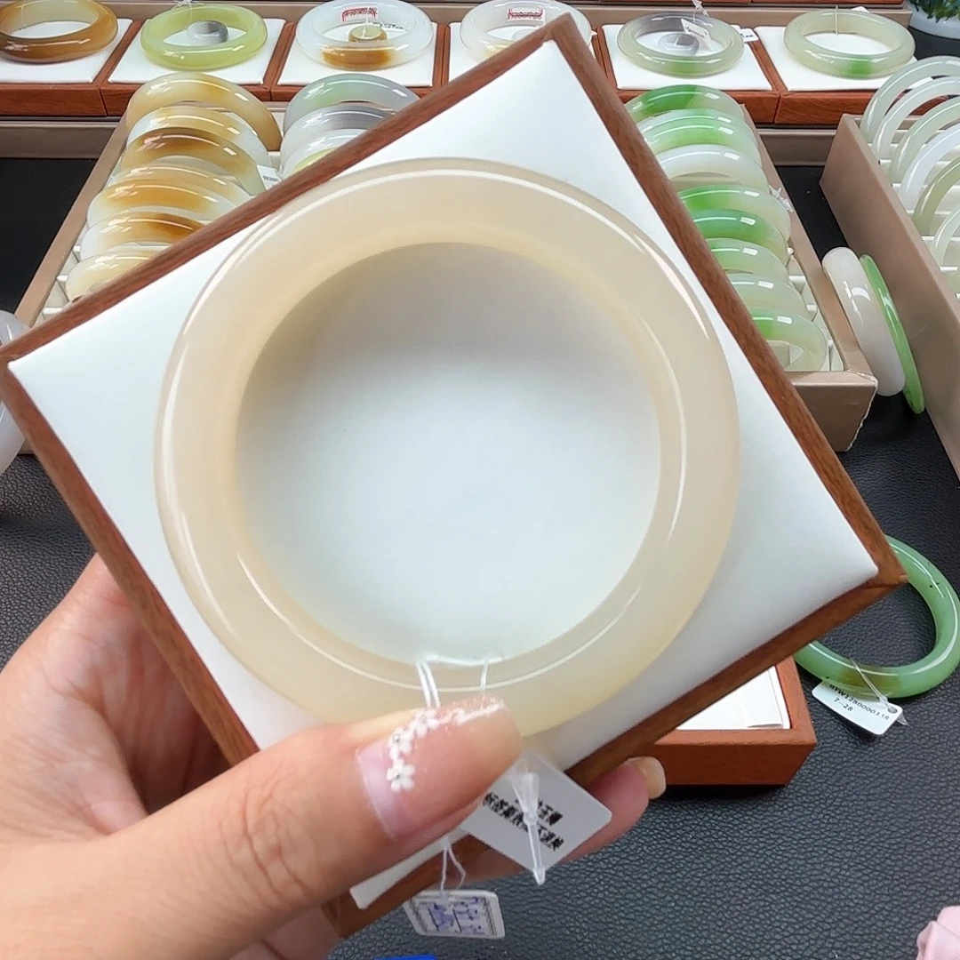 和田玉手镯未镶嵌56