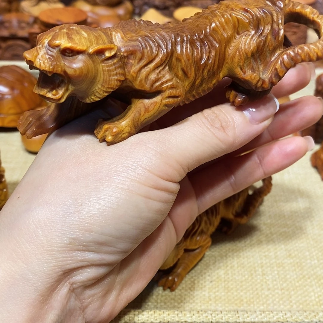 柏木（崖柏）本***岁崖柏手把件，老虎