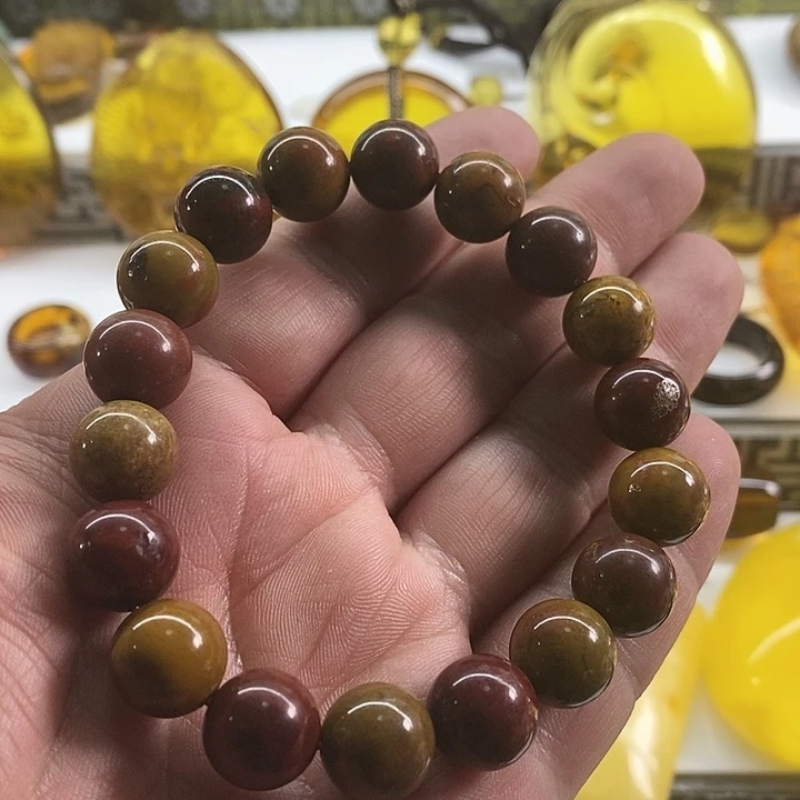 琥珀裸石未镶嵌红*果手串