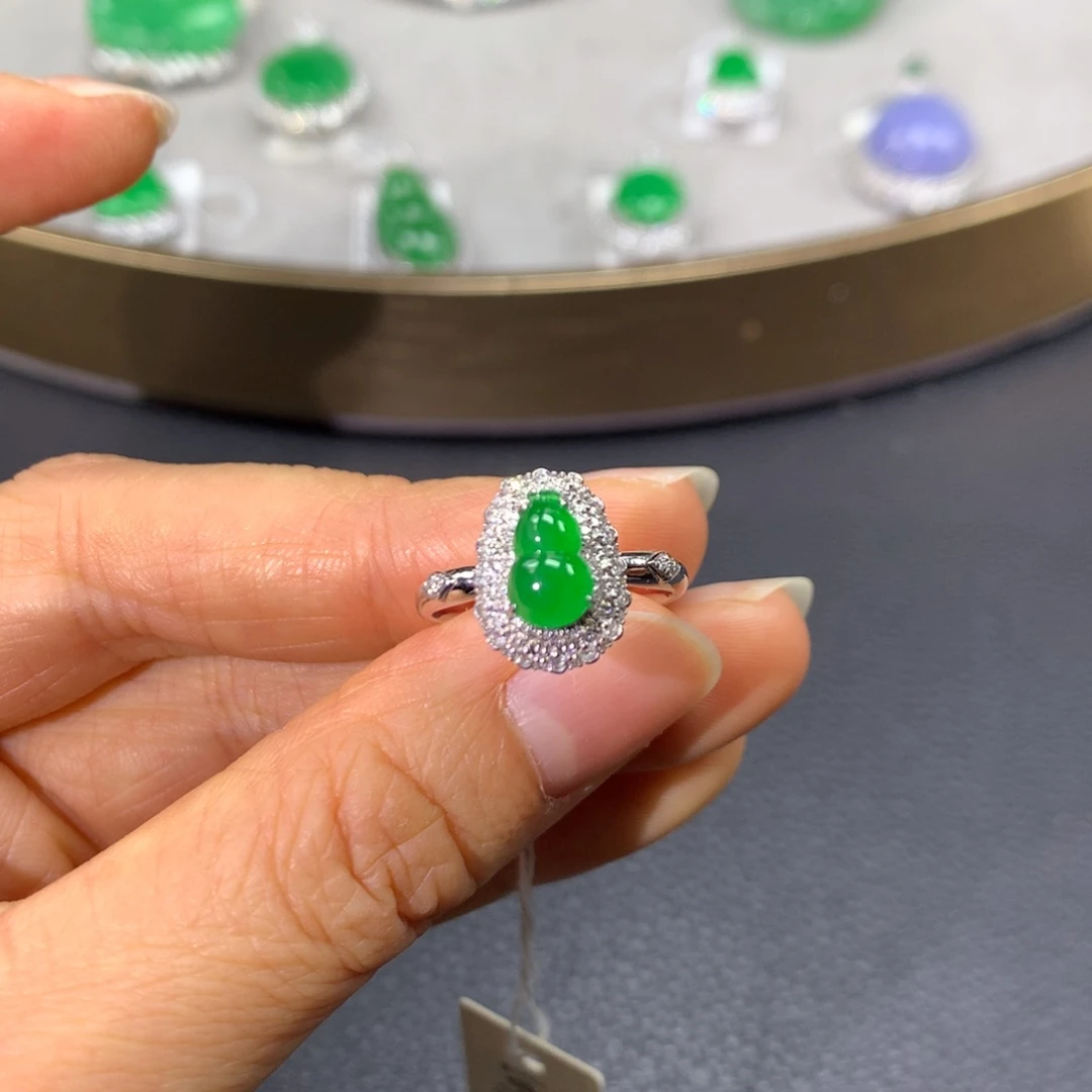 翡翠戒指18K金镶嵌翡翠