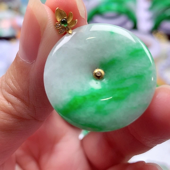 翡翠18K金镶嵌颈饰翡翠