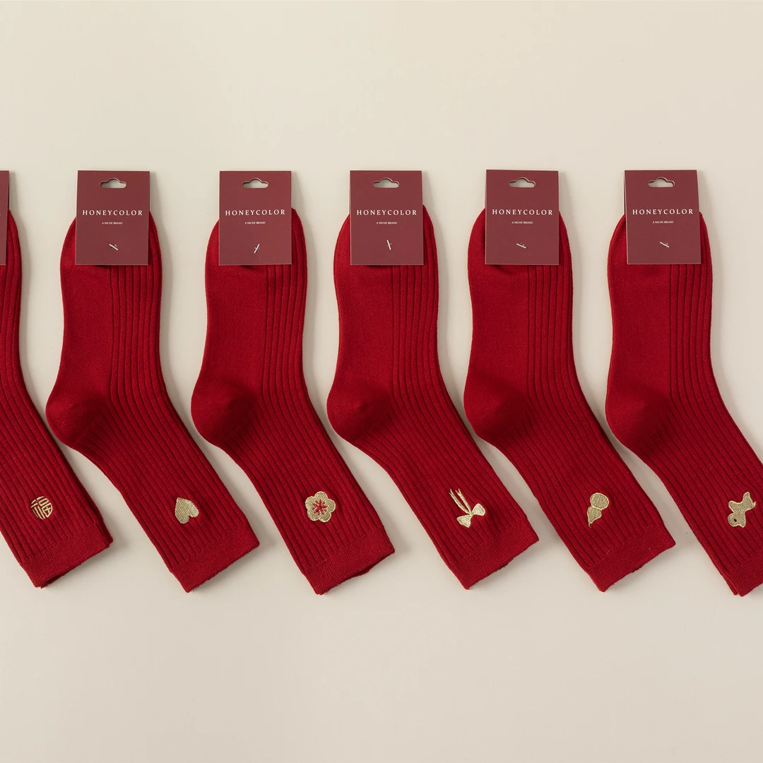 2026马年本命年暗红袜子女中筒秋冬季双针刺绣棉袜红色新年喜袜