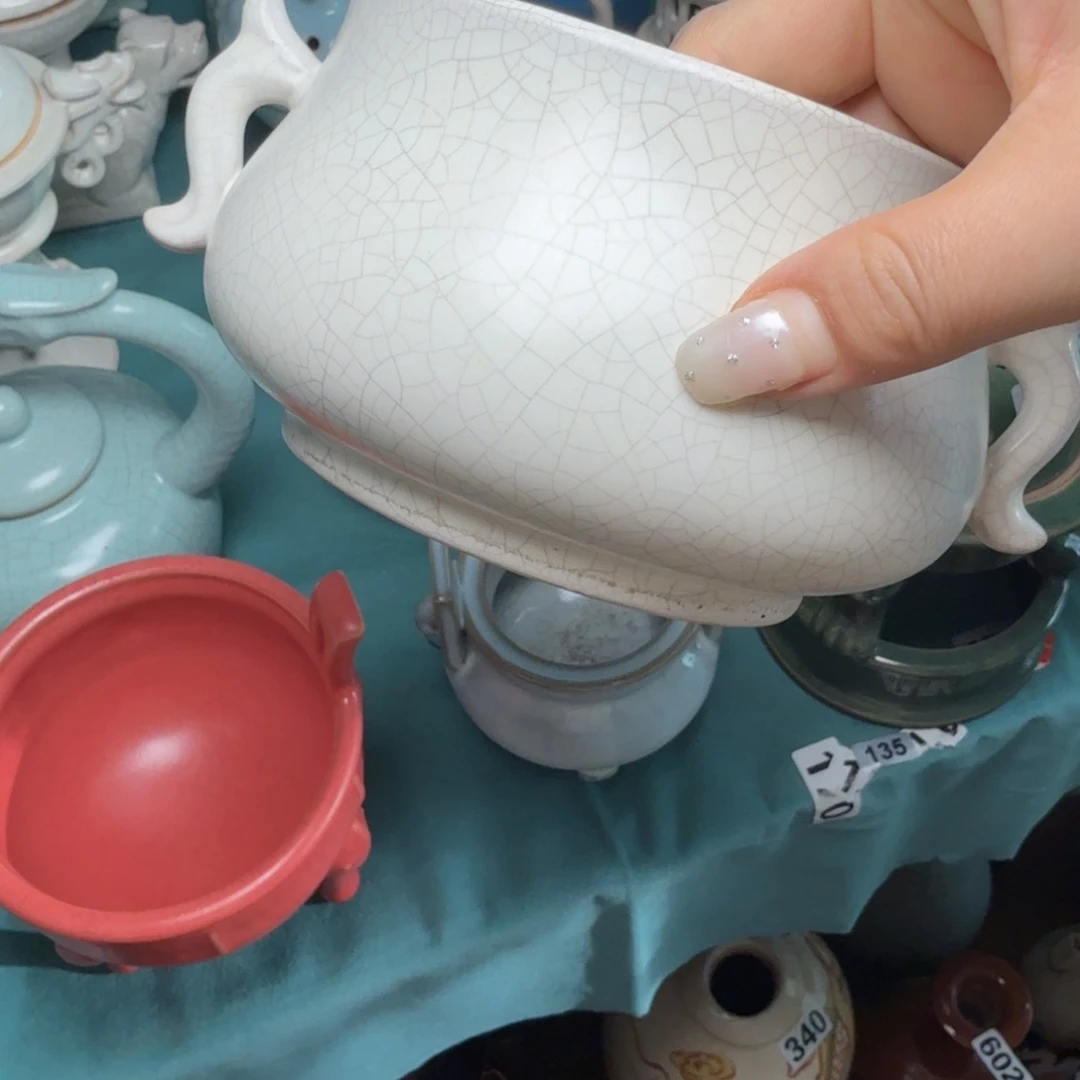 摆件哈哈月白独立哈哈