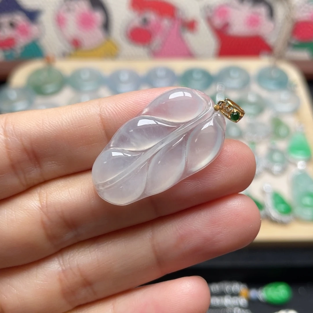 颈饰18K金镶嵌翡翠叶子