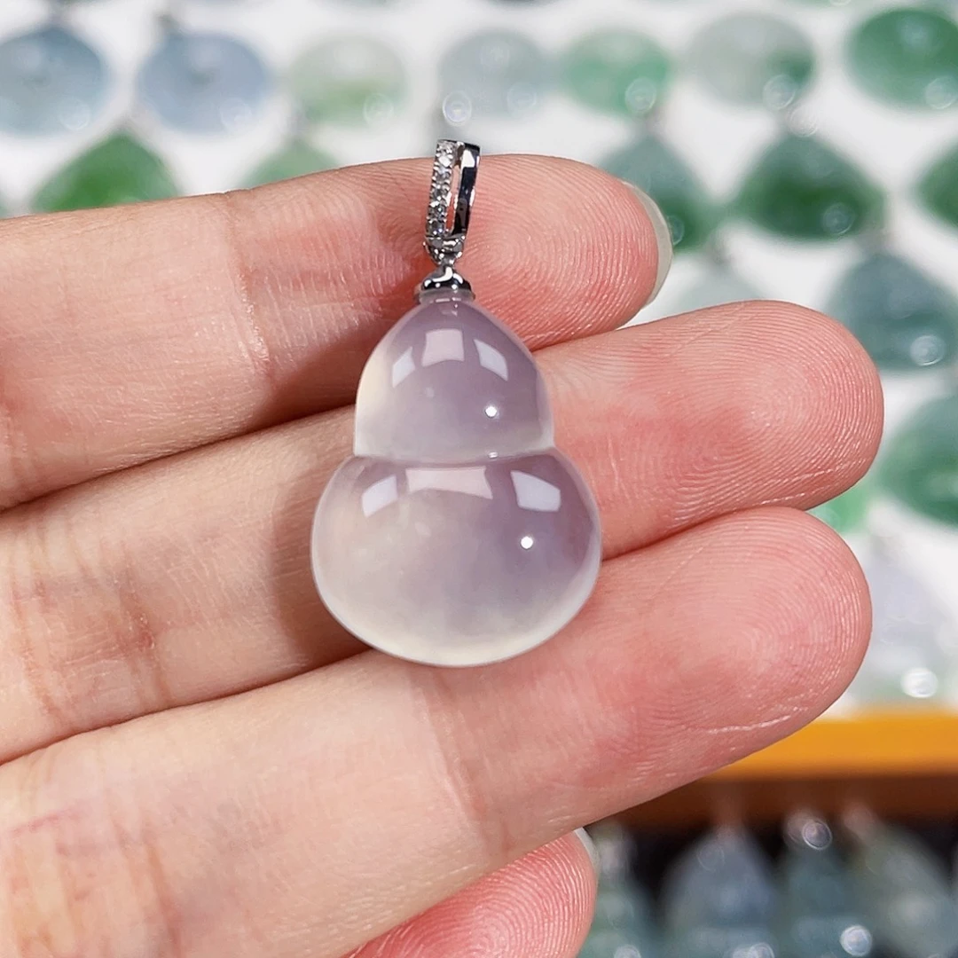 颈饰18K金镶嵌翡翠吊坠