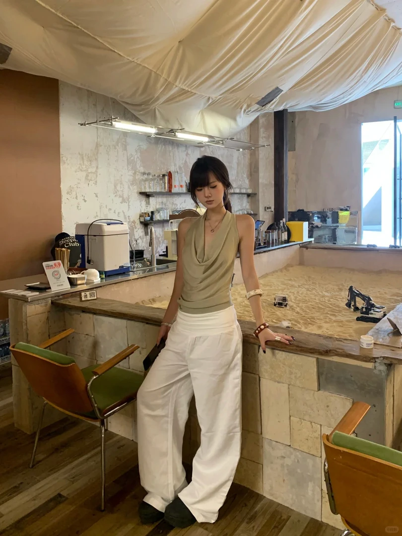 设计感露背辣妹荡领挂脖无袖T恤上衣女2025新款显瘦休闲裤子套装