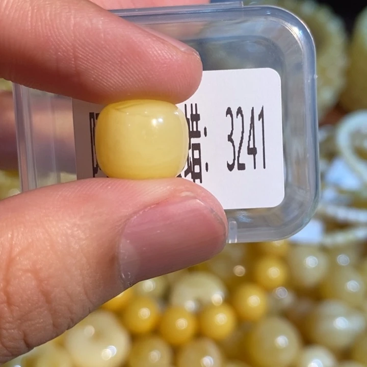 琥珀未镶嵌珠宝奇石3421