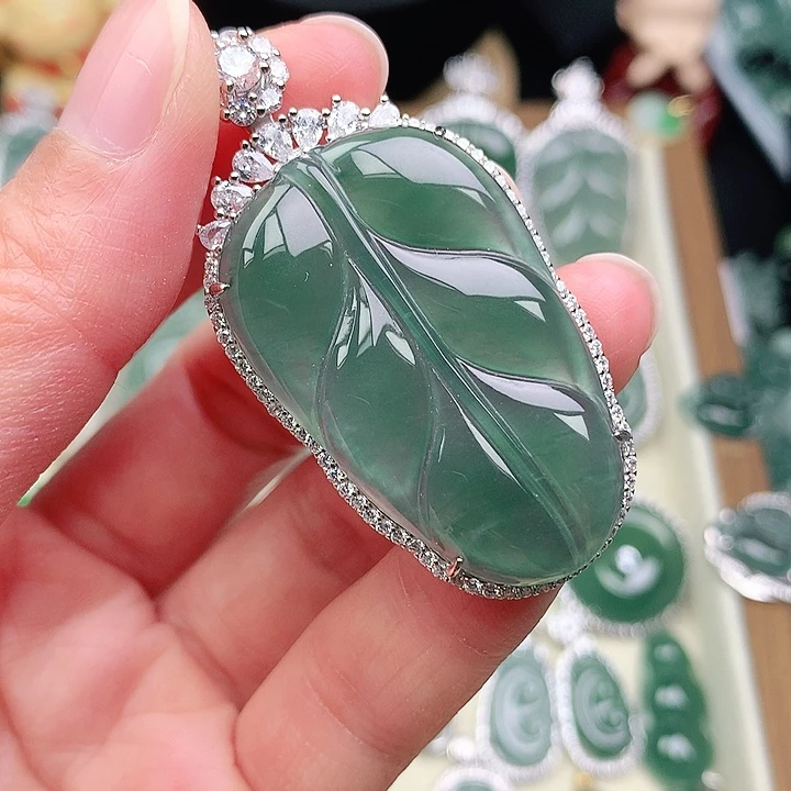 颈饰银S925镶嵌翡翠吊坠