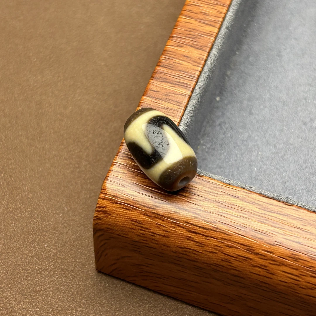 （上肯老超）牙牙眼老气荧光精品老台珠全品无暇男女锁骨约17*10.8