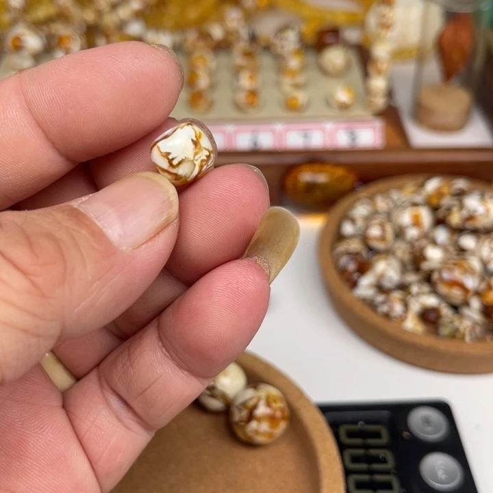 琥珀裸石未镶嵌十*叔85号