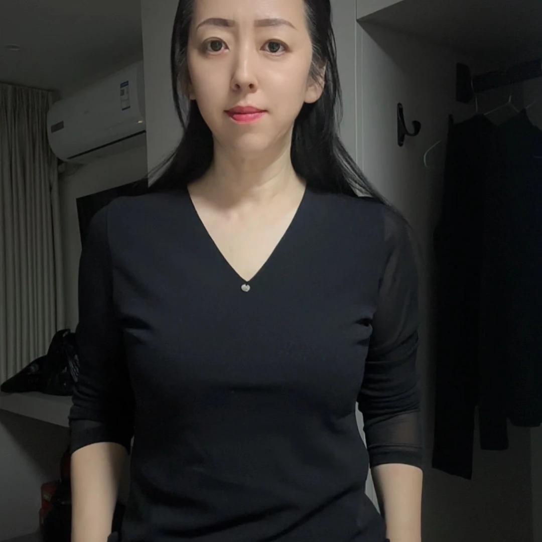 2026春季新款长袖V领领蕾丝网纱百搭修身气质显瘦打底衫99001