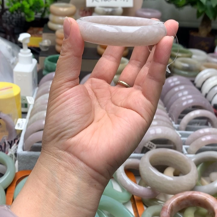 石英质玉未镶嵌手镯