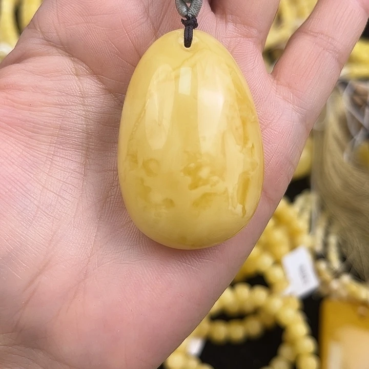 琥珀未镶嵌颈饰琥珀