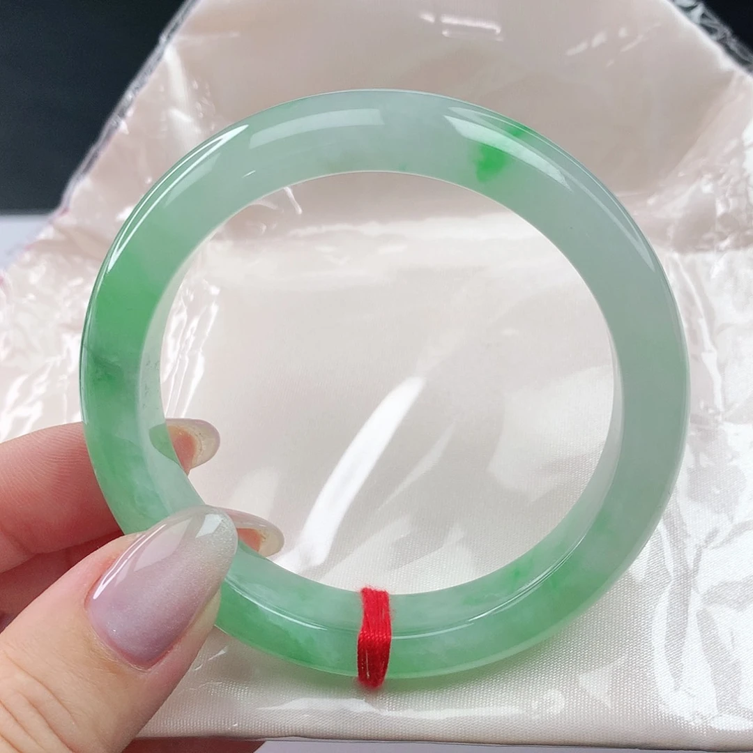 翡翠手镯未镶嵌翡翠127