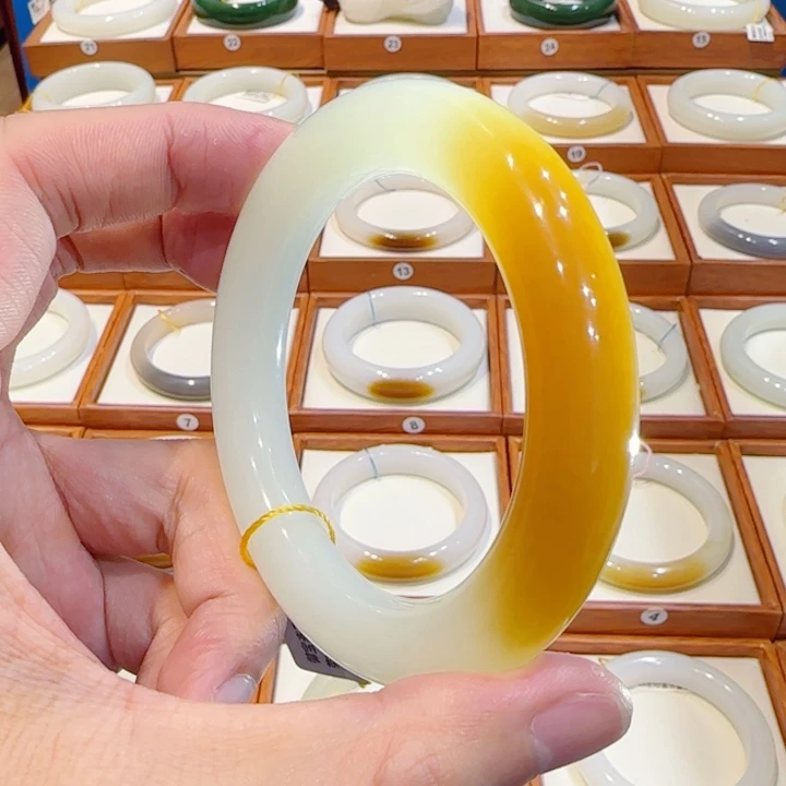 和田玉未镶嵌手镯且末胖圆一抹老红糖57 58 59