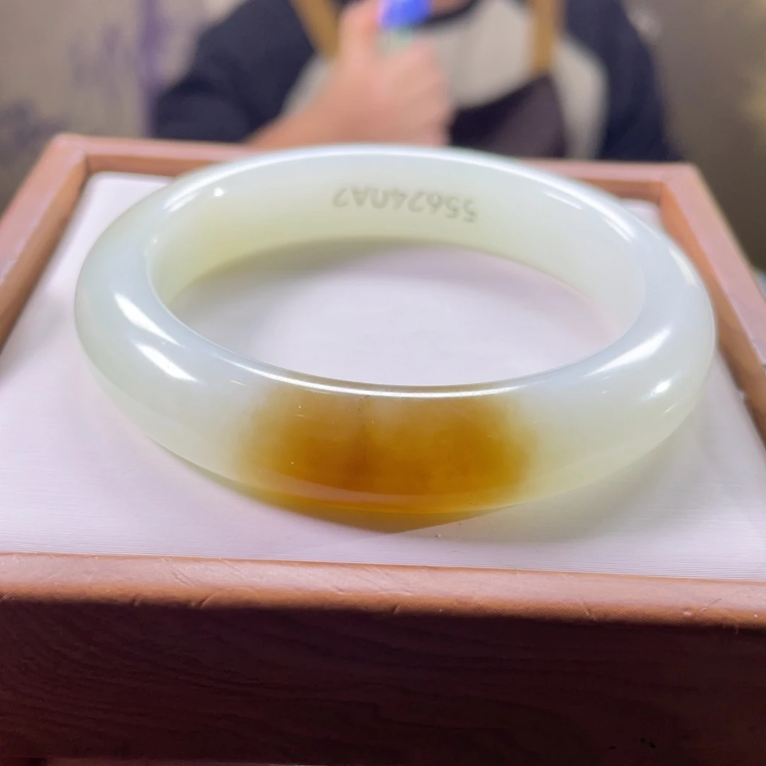 和田玉未镶嵌手镯55圈