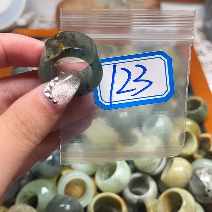 吐***干蛇纹石玉未镶嵌戒指