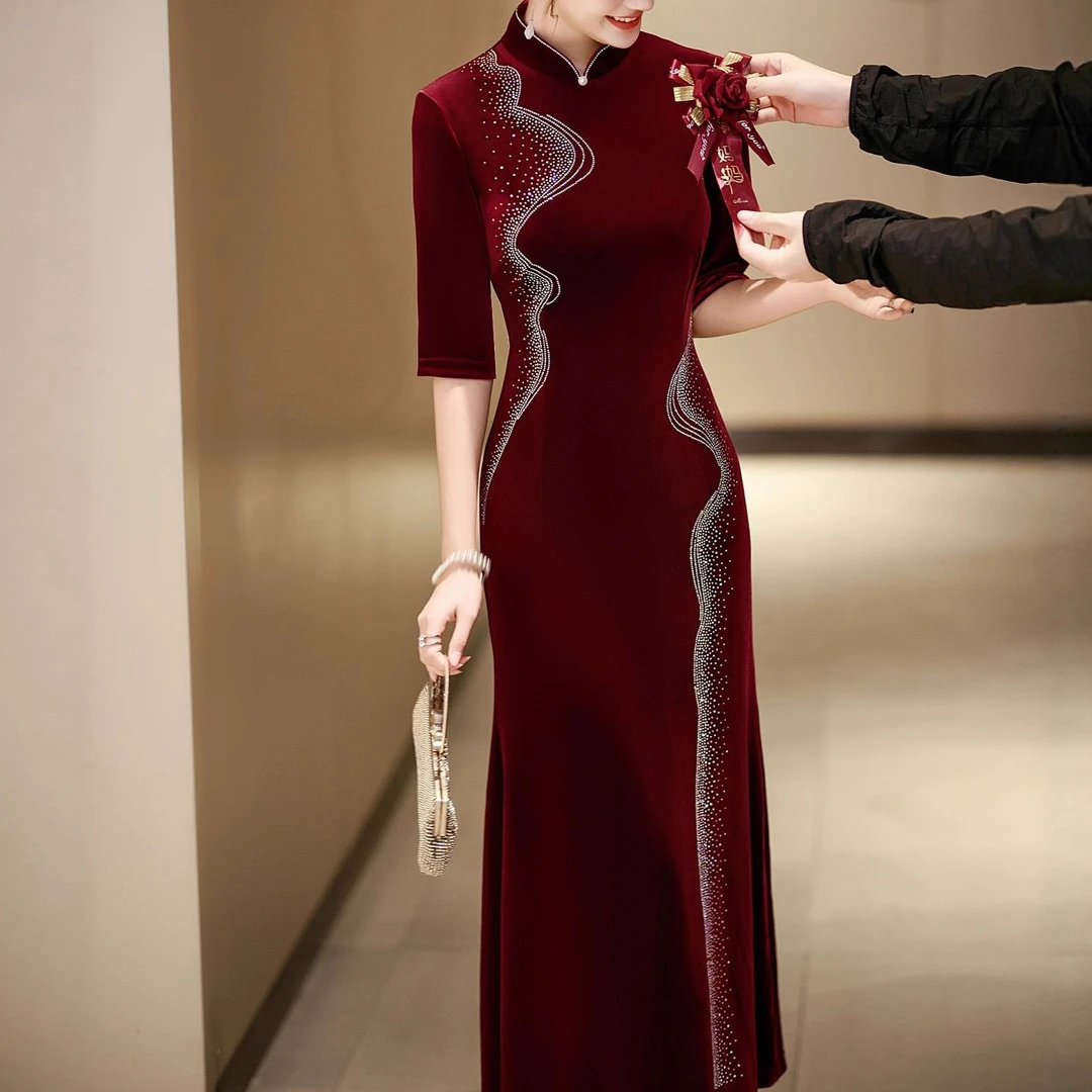 婚礼喜婆婆妈妈装婚宴礼服2025新款红色旗袍高端旗袍结婚订婚喜服