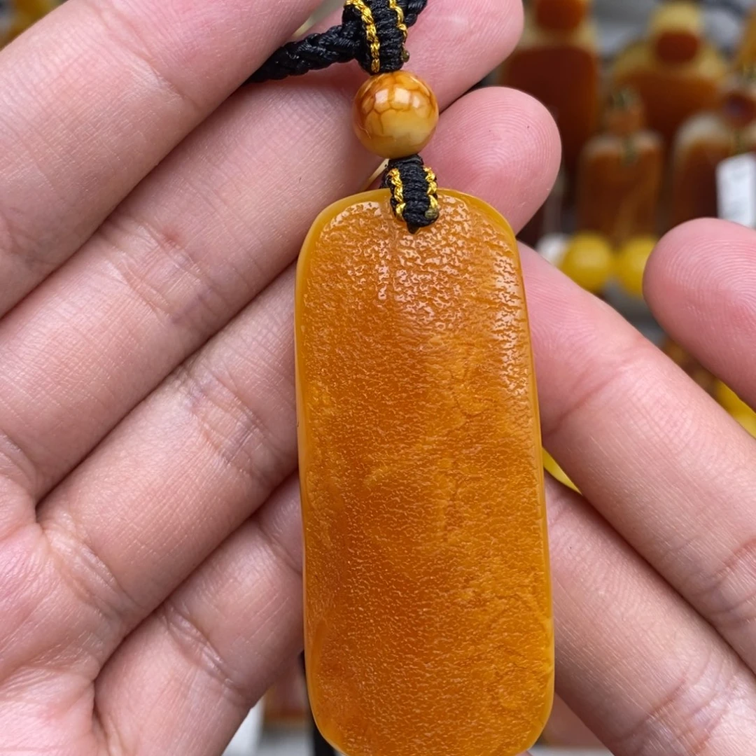 未镶嵌琥珀珠宝奇石