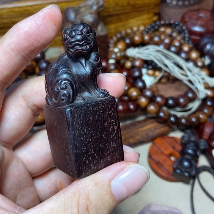 檀香紫檀（小叶紫檀）狮钮印章