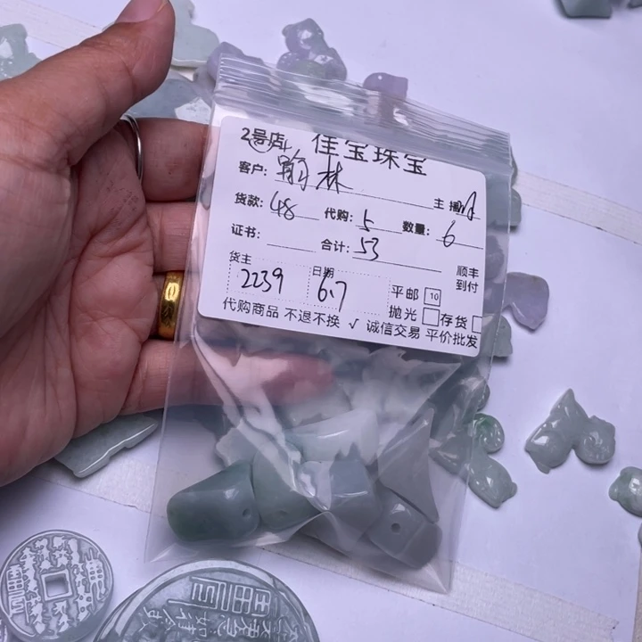 翡翠未镶嵌颈饰翰**庄