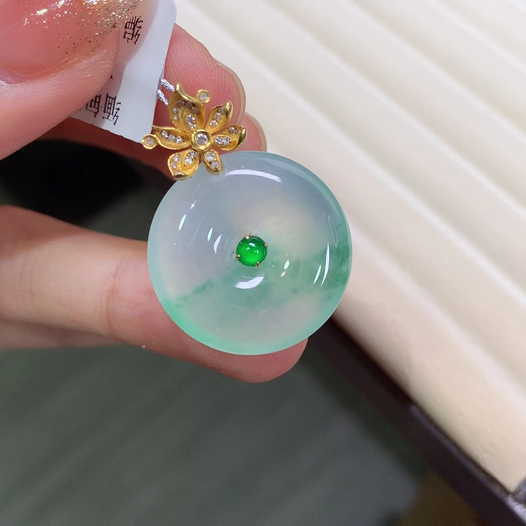 翡翠18K金镶嵌颈饰