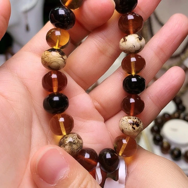 王****琥珀未镶嵌裸石抚顺