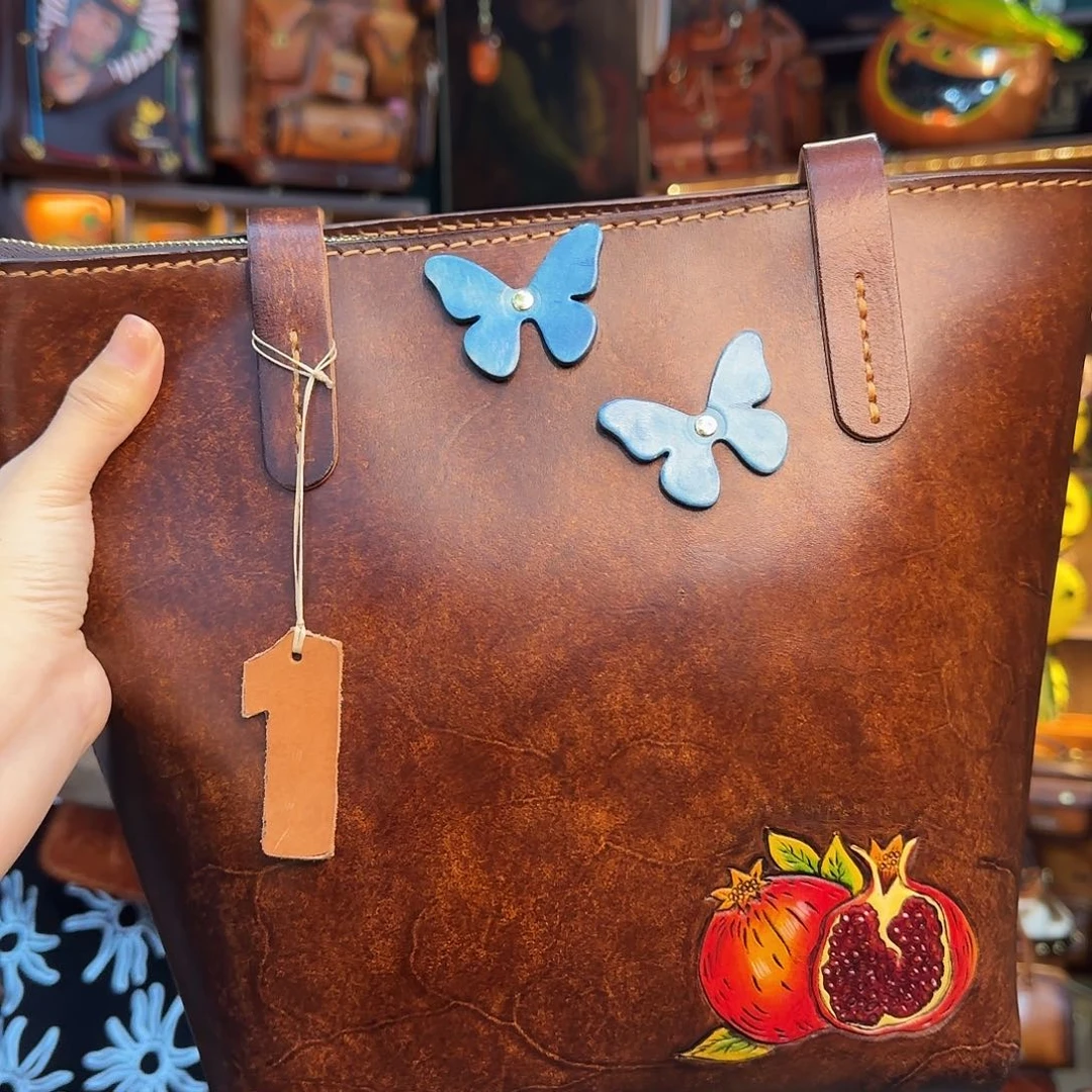 繁***雨黄牛剖层皮革方底石榴托特1号