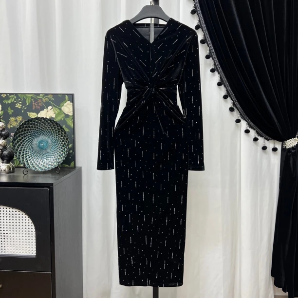 黑色烫钻金丝绒长款修身显瘦名媛气质款连衣裙-流星雨