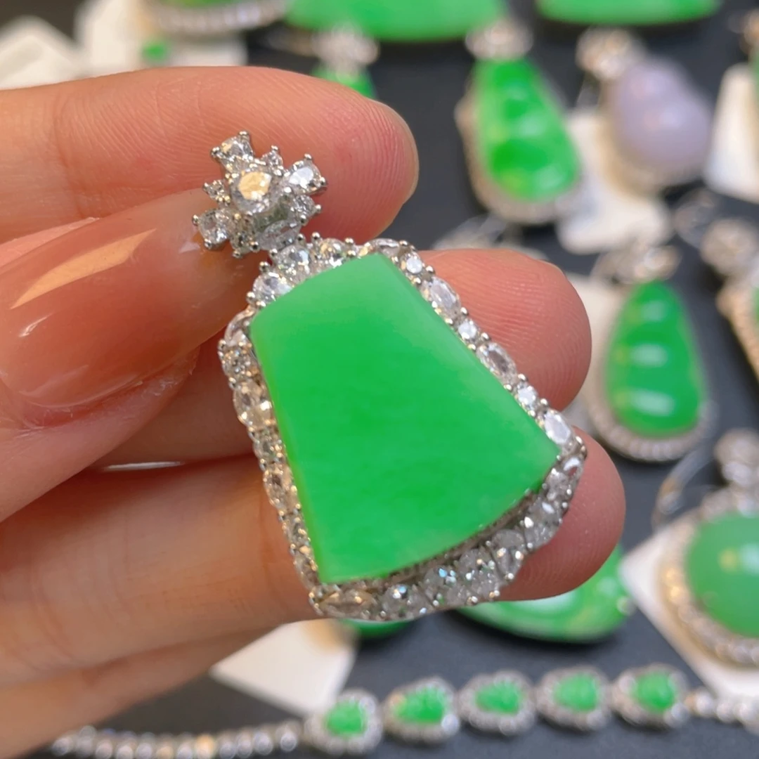 翡翠银S925镶嵌颈饰推荐