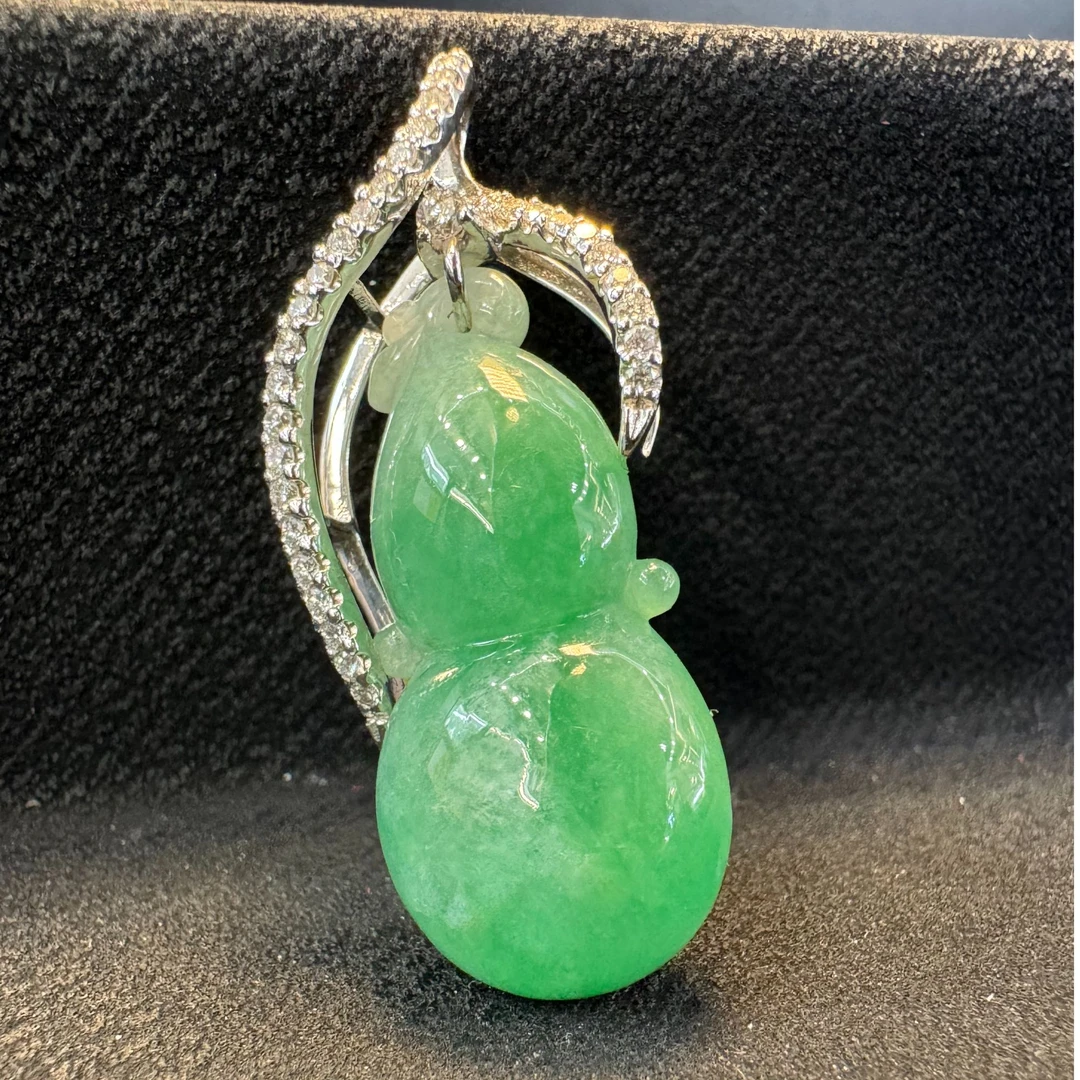 缅甸天然翡翠A货阳绿葫芦吊坠