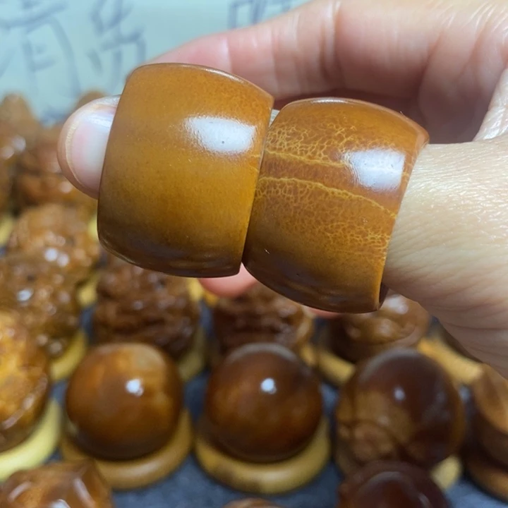 【闪购商品】香榧木一****?橄榄核雕