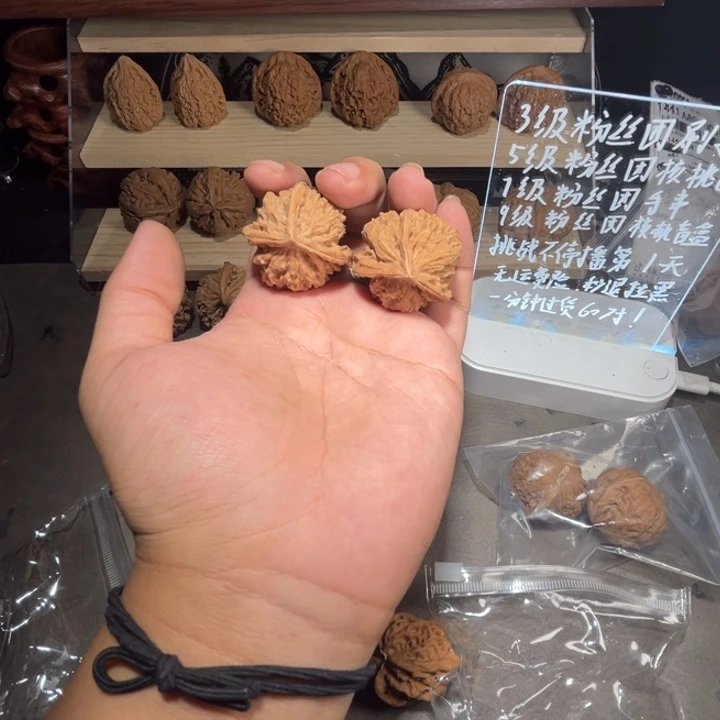 鸡***面吊坠文玩核桃盘山三棱