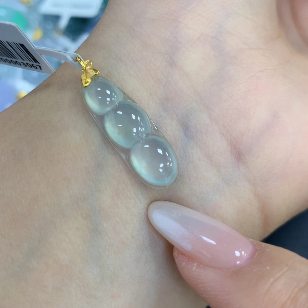 颈饰18K金镶嵌翡翠