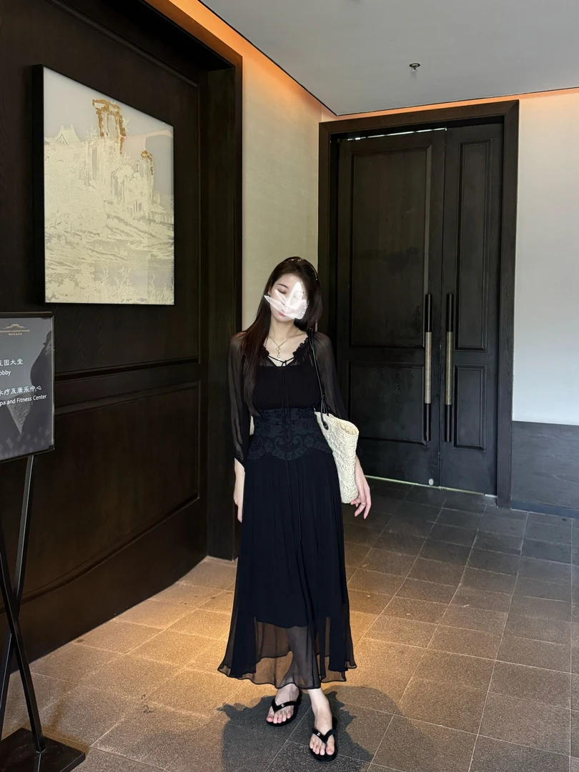 LUOZHIYIN/罗知音D113009M夏季A字裙V领连衣裙小众收腰拼接裙子