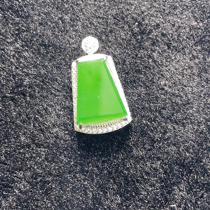 翡翠颈饰未镶嵌36，