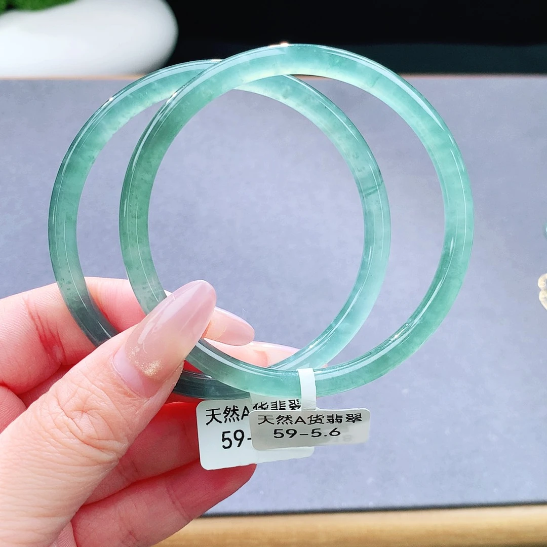 未镶嵌手镯（圆镯）翡翠