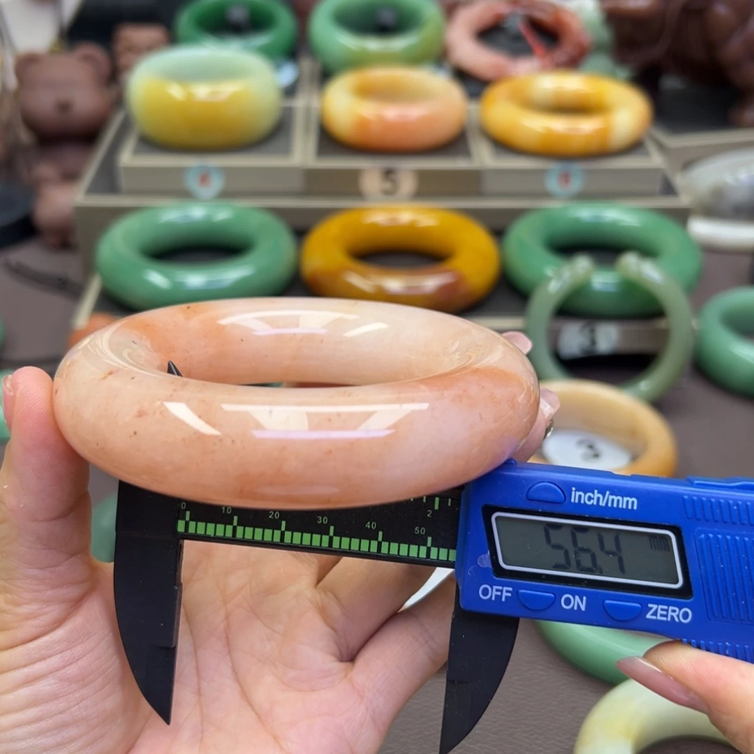 未镶嵌手镯石英岩玉