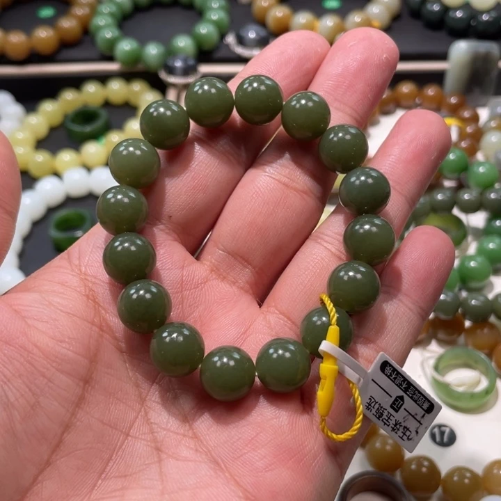 卡***姐未镶嵌手串和田玉